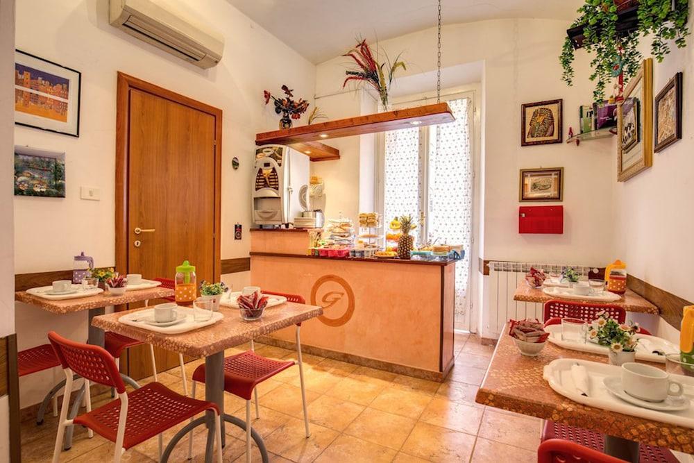 Giovy Bed & Breakfast 2*