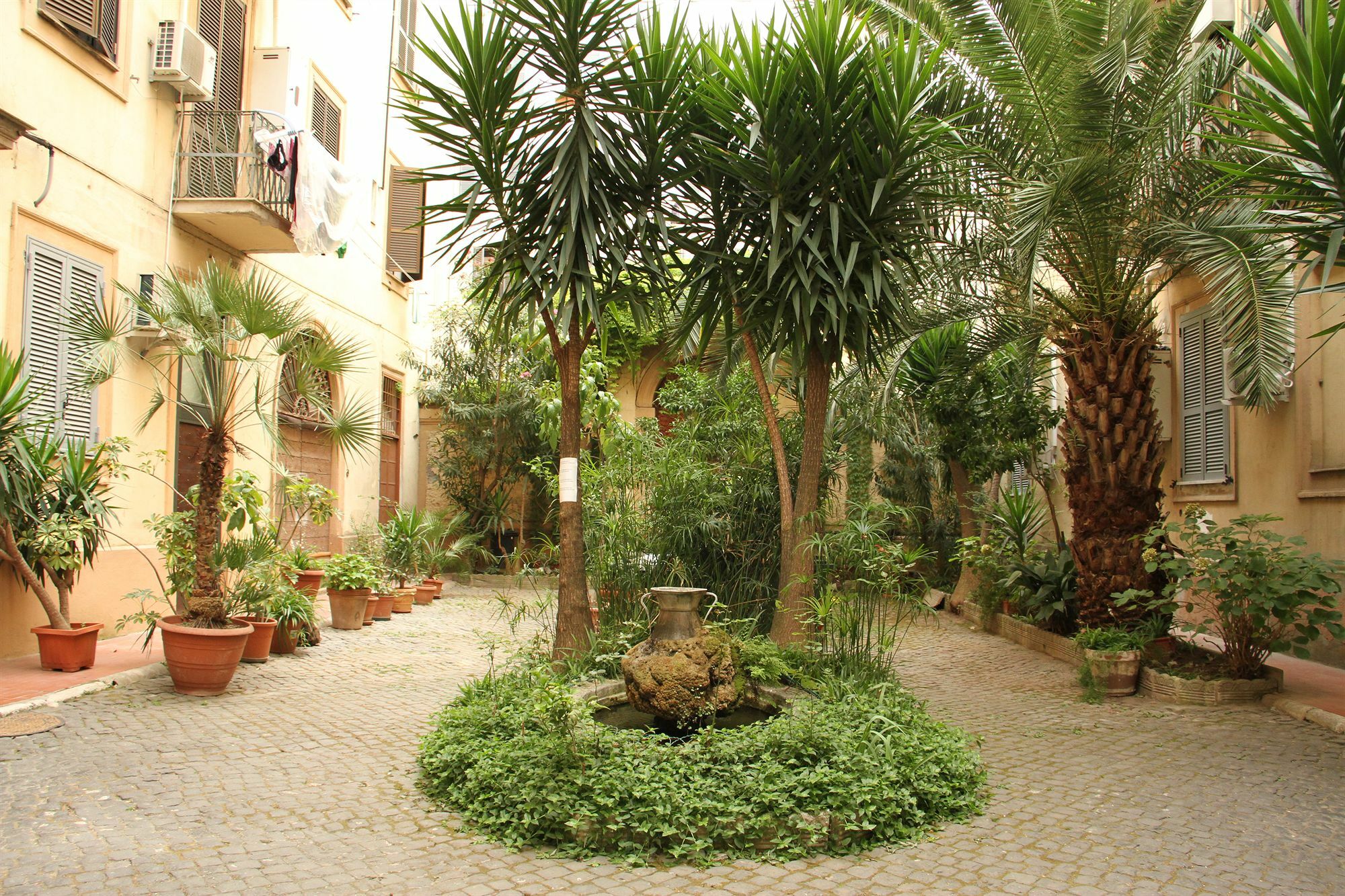 Acomodação com café da manhã  Giovy Roma